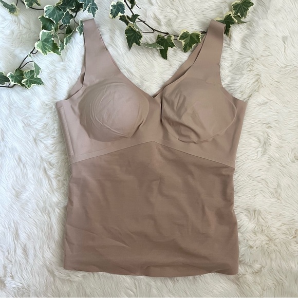 Honeylove LiftWear Wide Strap Tank in Sand Neutral Size 1X Plus - Picture 2 of 9